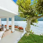 Villa L'approdo *